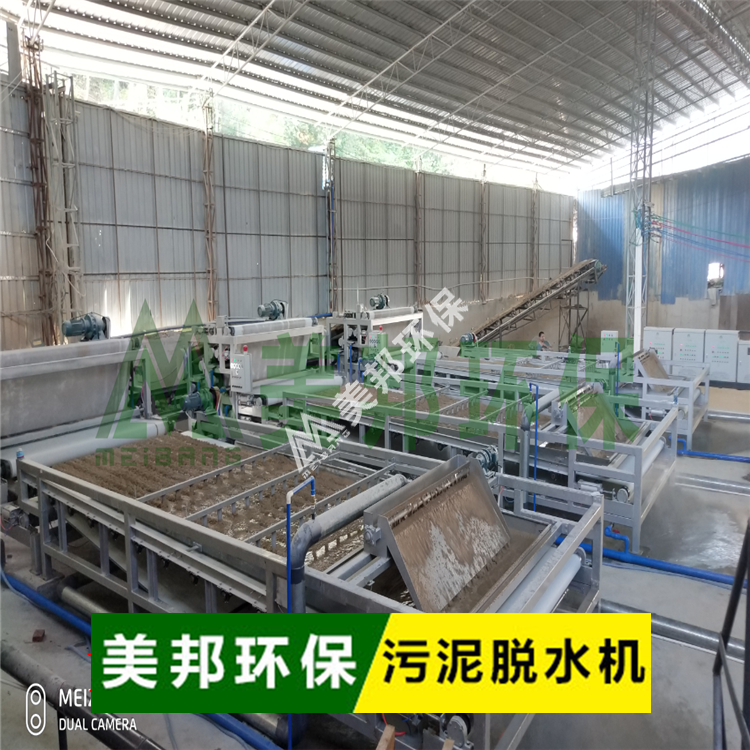 洗沙泥漿脫水，清水循環(huán)使用，泥餅手抓不出水